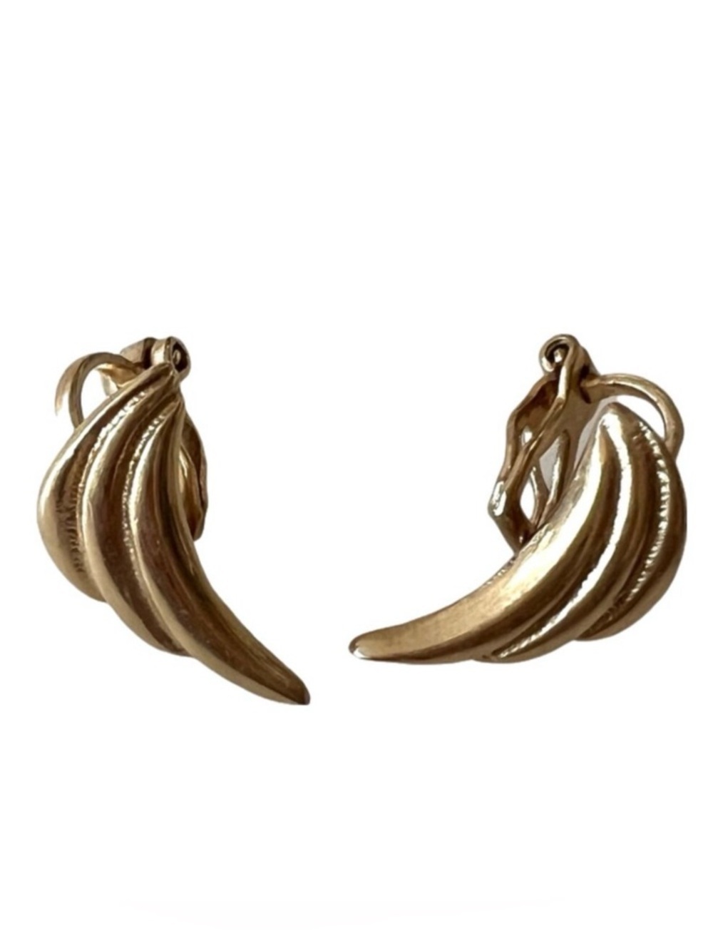 🚨CLEARANCE! Vintage 1960's Gold Tone Clip-On Earrings